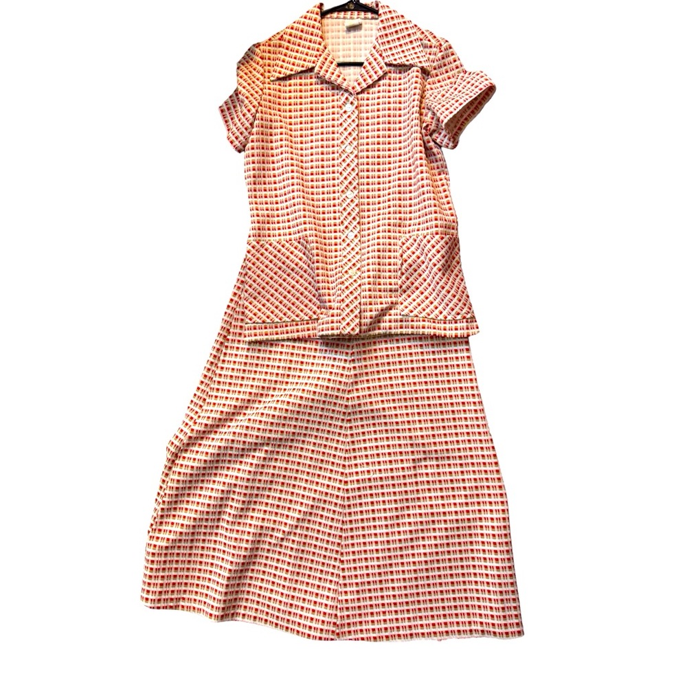 True vintage 2 piece polyester suit 1960’s-1970’s